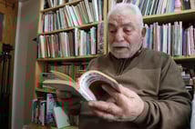 Ispartalı yazar Silleli, 61 yıldır biriktirdiği binlerce kitabı hediye ediyor