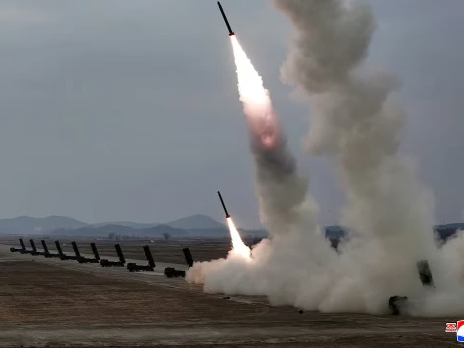 Kuzey Kore KN-25 roketatar tatbikatı yaptı