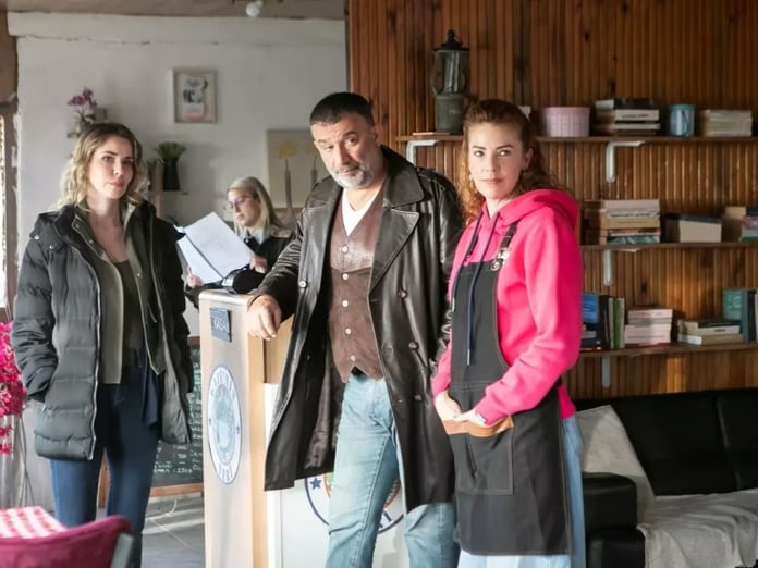 Arka Sokaklar son bölüm full izle | Kanal D ile Arka Sokaklar 730. bölüm izle | Mesut'la Selin arasında sert rüzgarlar esiyor