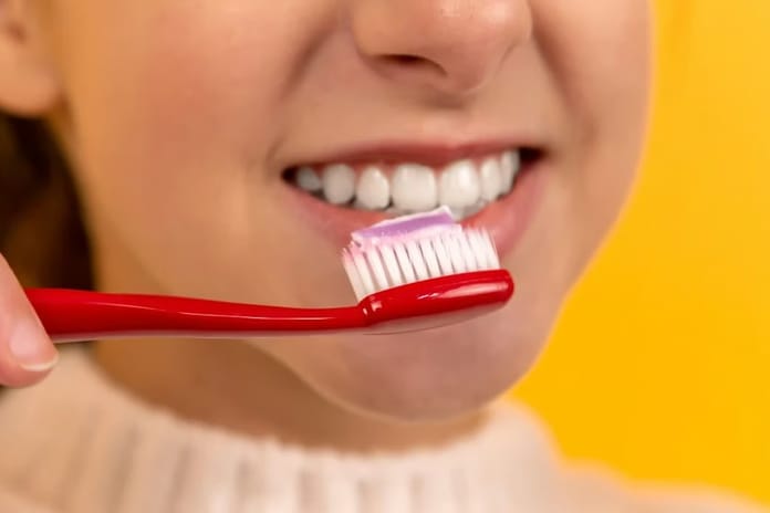 Diş fırçalamak orucu bozar mı? Diyanet ile macunla diş fırçalamak orucu bozuyor mu?