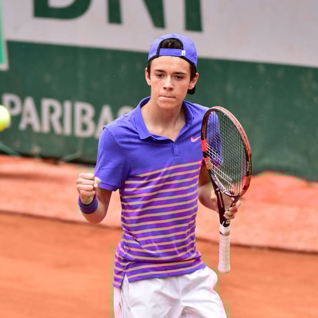 Şebekenin kilit ismi