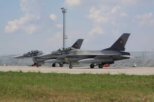 Romanya 18 adet F-16'yı 1 avroya satın aldı