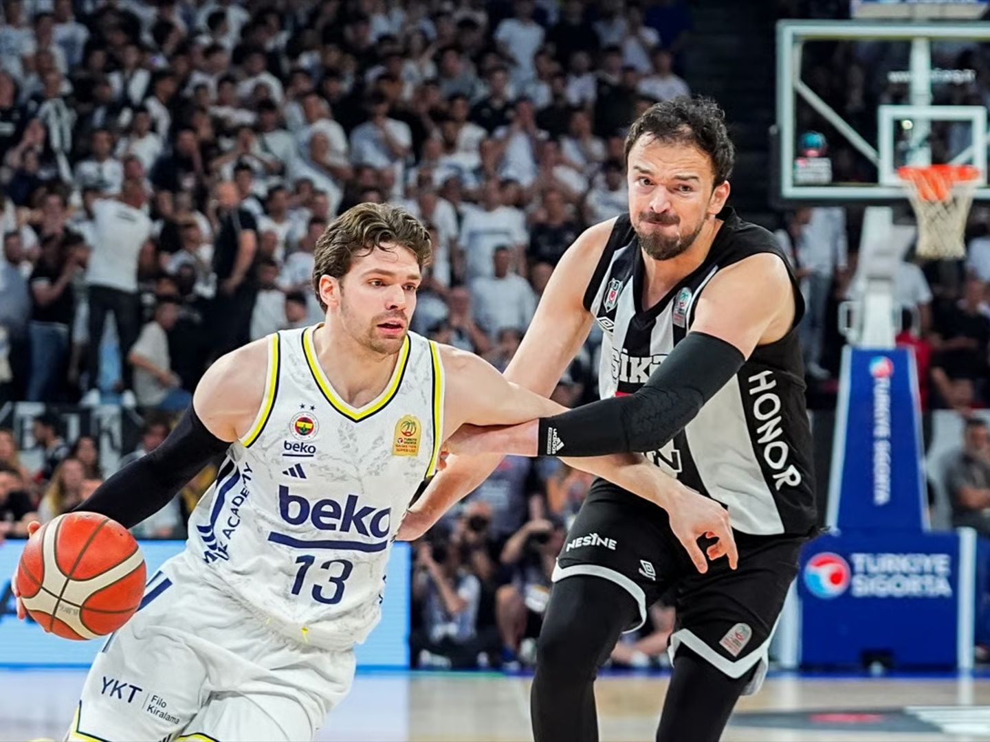 Basketbol Süper Ligi final serisinde Fenerbahçe öne geçti