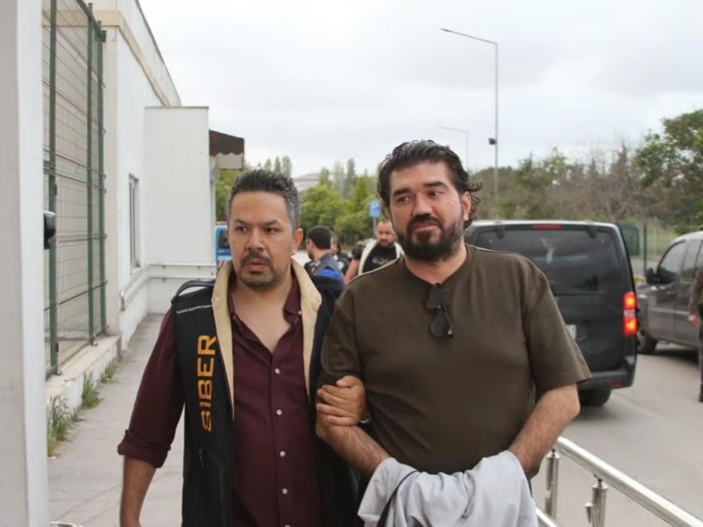 Yasa dışı bahis operasyonu: Rasim Ozan Kütahyalı’nın da bulunduğu şüphelilerin gözaltı süresi uzatıldı