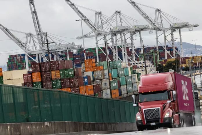 Trump ağır kamyon ithalatına %25 vergi getiriyor