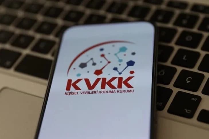KVKK'den uçakta sunulan internet hizmeti için açık rıza istenmesine ceza
