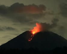 Semeru Yanardağı'nda mahsur kalan 178 dağcı kurtarıldı