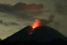Semeru Yanardağı'nda mahsur kalan 178 dağcı kurtarıldı