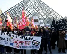 Louvre personeli grevde: Aşırı kalabalık ve güvenlik sorunları müzeyi kapattı