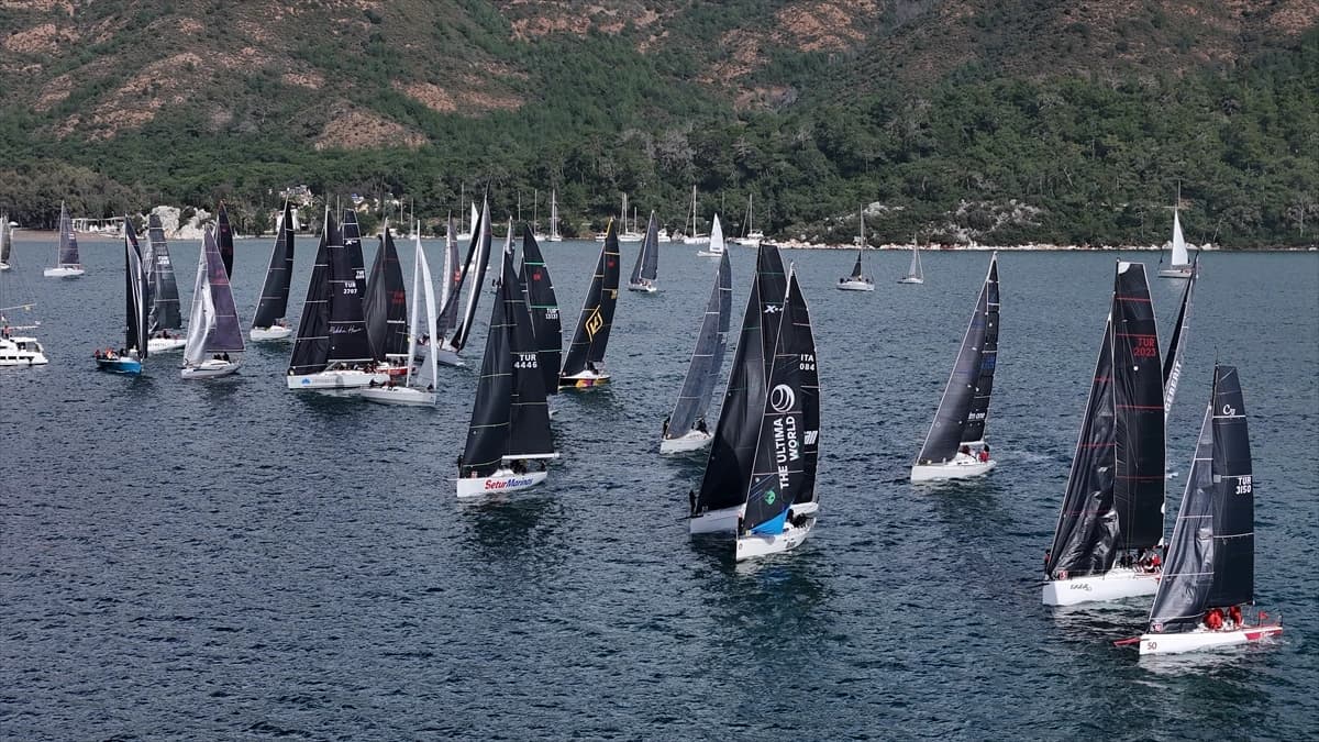 Marmaris yat yarışçıları demirleri vira ederek engin maviliğe yelken açtı