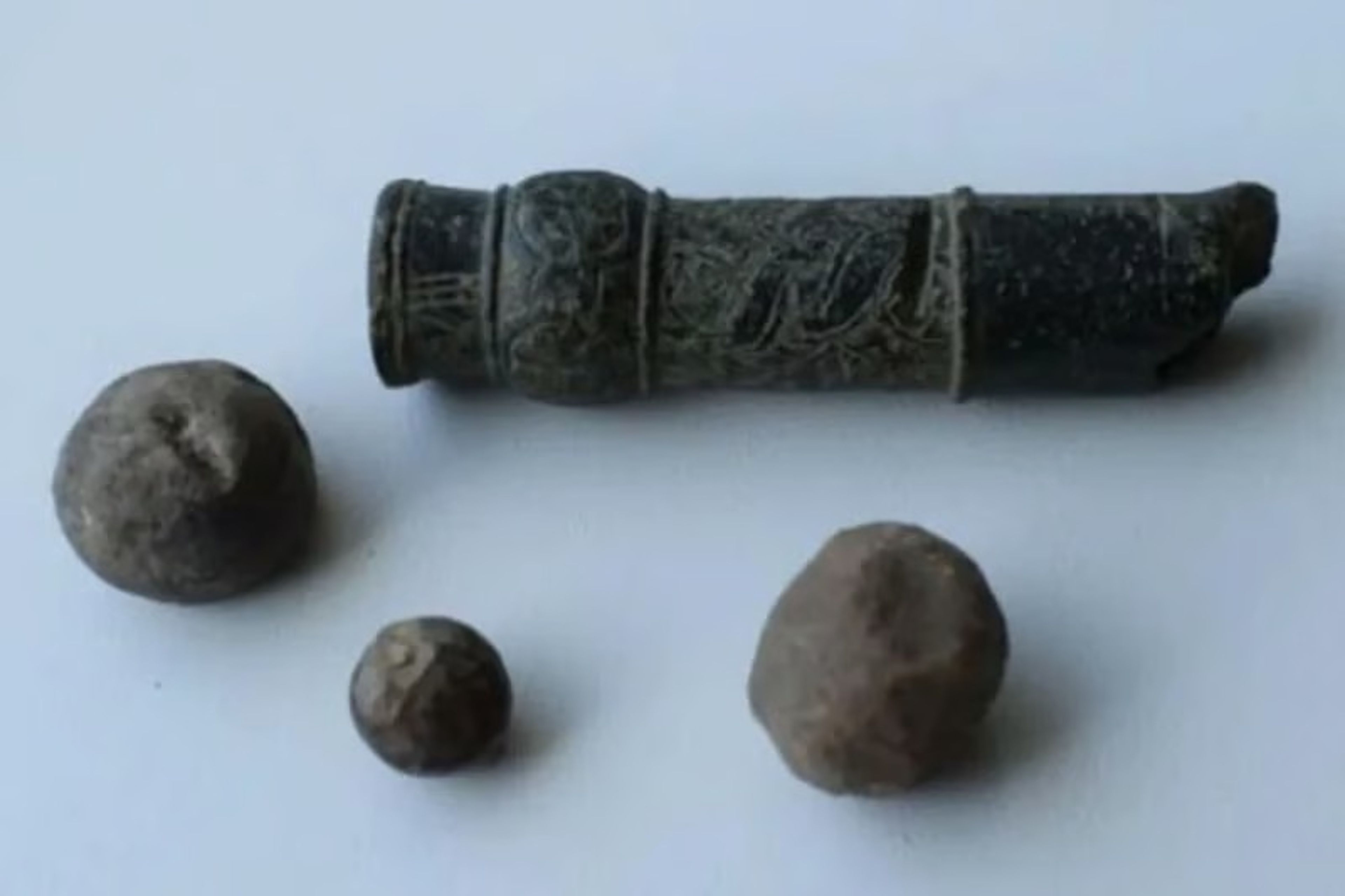 Avrupa’nın bilinen en eski taşınabilir ateşli silahı bulundu