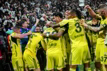 Tüpraş Stadyumu'nda gol yağmuru ve kart havası: Fenerbahçe'den tarihi geri dönüş