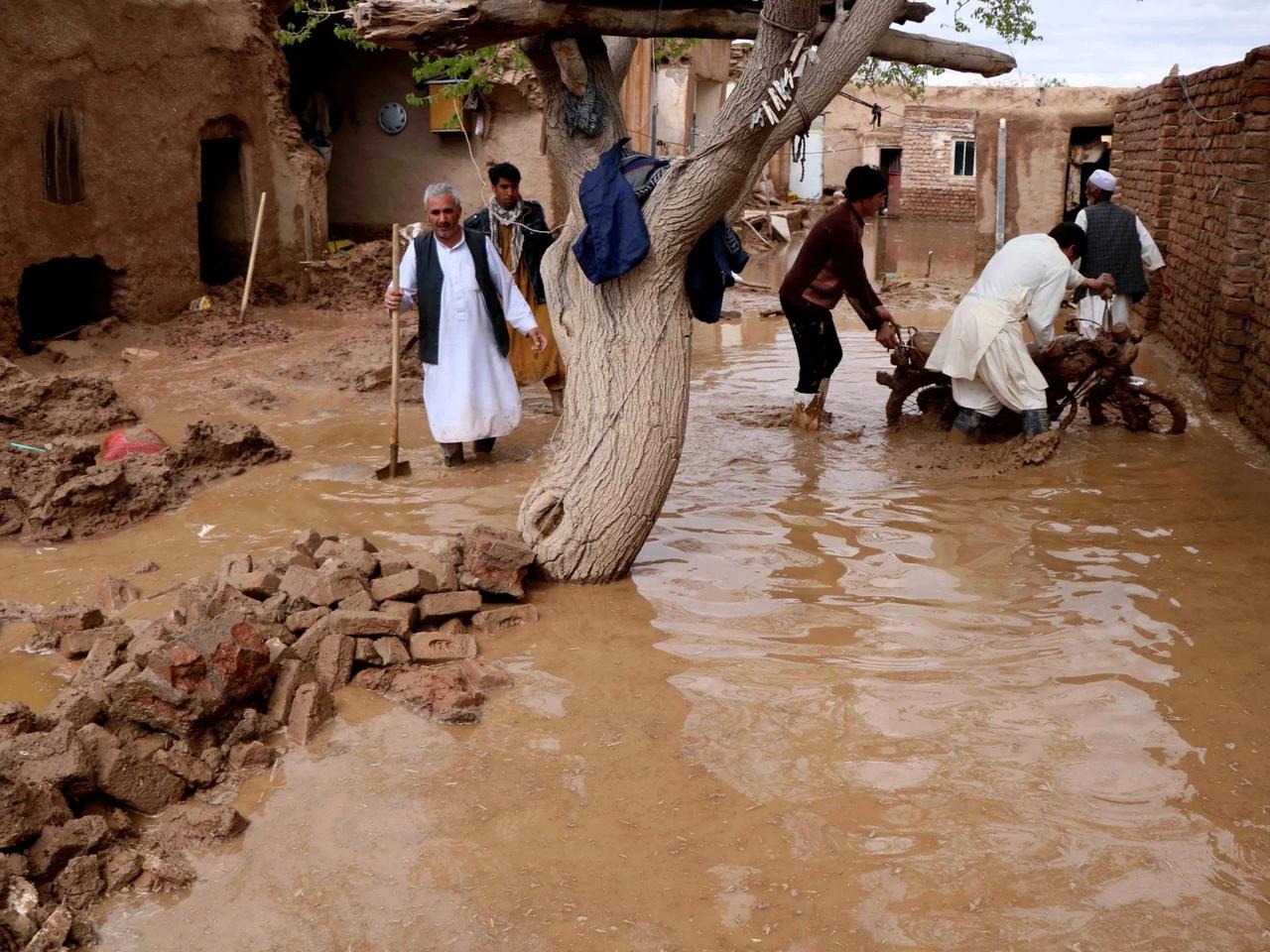 Afganistan'da sel felaketi: 110 ölü