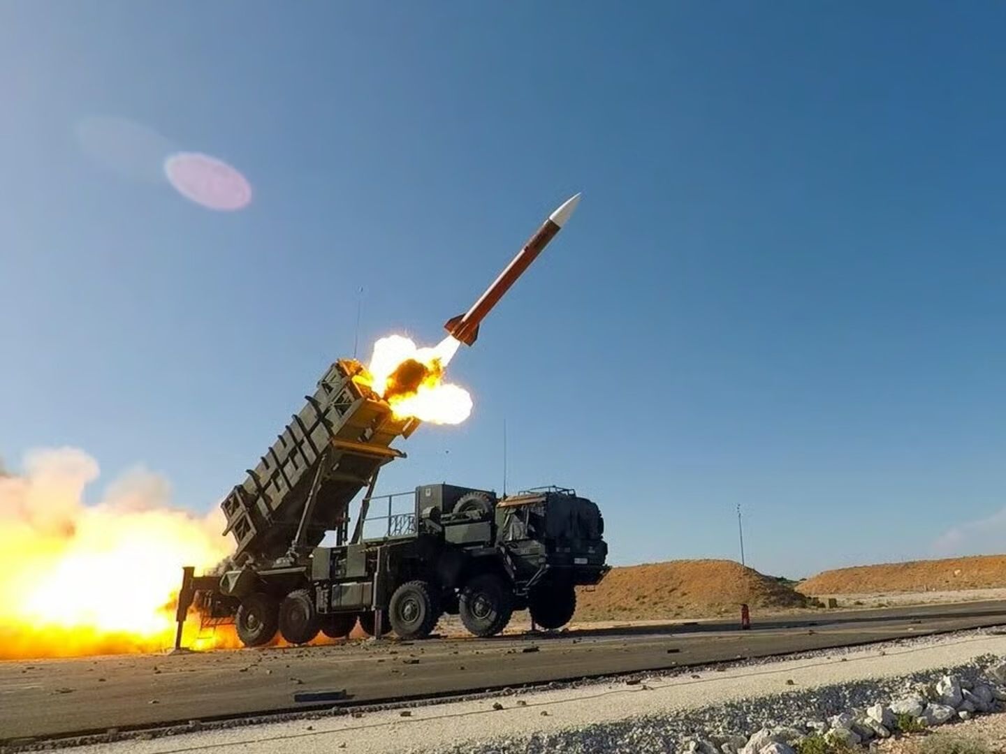 Japonya, ülke sınırları içindeki ilk füze denemesini yaptı