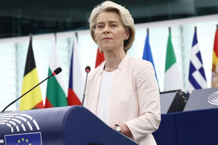 Von der Leyen Avrupa Parlamentosu'ndaki güvensizlik oylamasını geçti