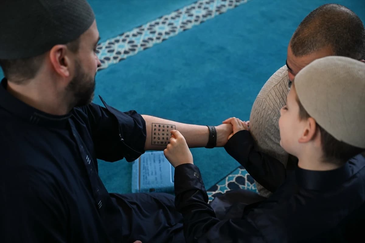 İngiltere'de İslam düşmanlığına yanıt çocuk kalbinden geldi