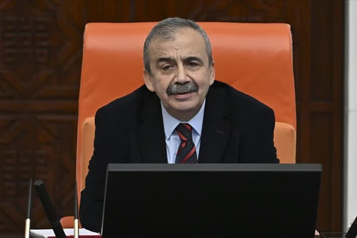  Önder’in ardından siyaset dünyasından peş peşe mesajlar