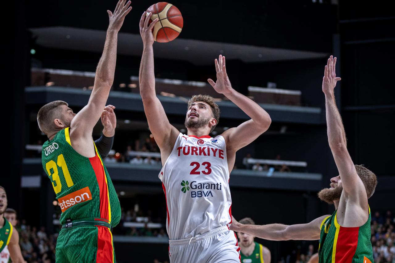 A Milli Erkek Basketbol Takımı, FIBA Avrupa Şampiyonası hazırlıklarında Litvanya'yı mağlup etti