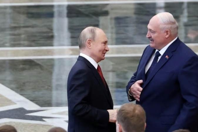 Lukashenko Arrives In Russia For Talks With Putin