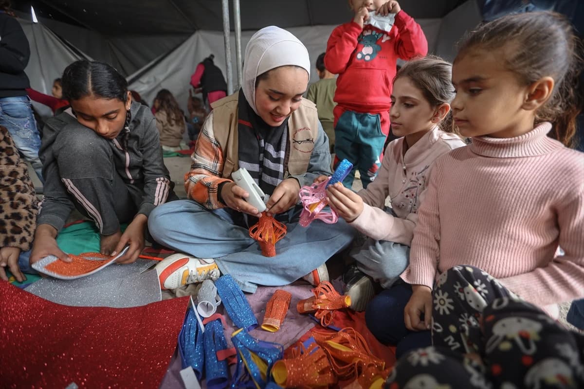 Gazze’de çocuklar enkazın ortasında Ramazan’a hazırlanıyor