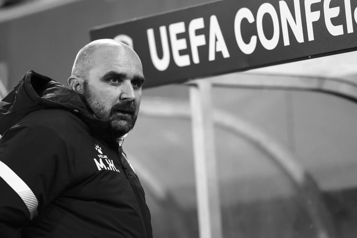 Mücadele devam ederken acı haber: Teknik direktör Žižović, maç sırasında hayatını kaybetti