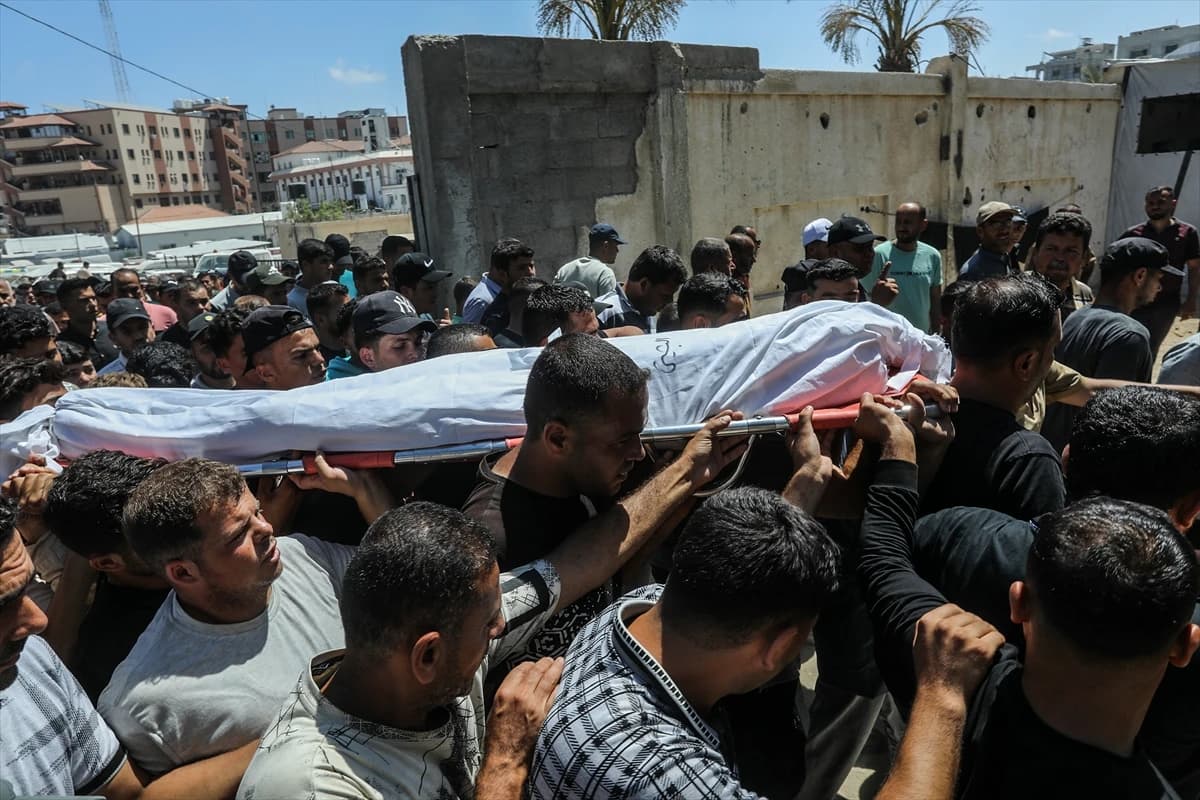 İsrail'in Han Yunus'ta katlettiği çocuk için cenaze töreni düzenlendi