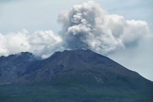Japonya'nın en aktif yanardağı Sakurajima faaliyete geçti