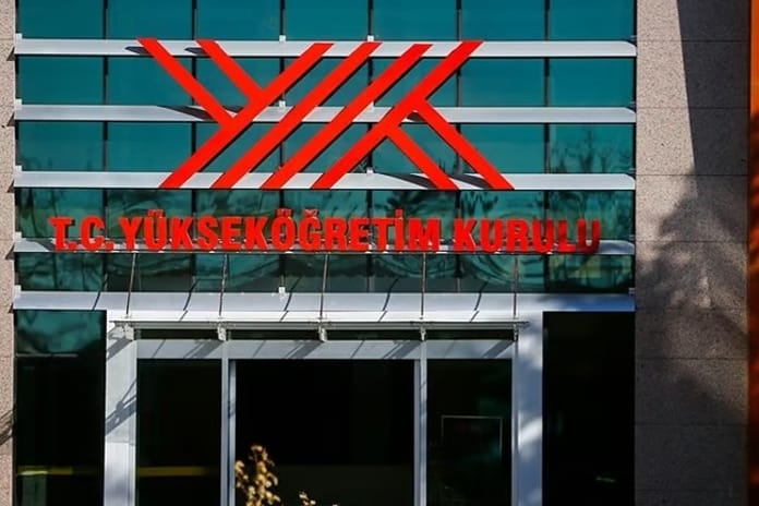 Başarılı öğrenciler için üniversite 3 yıla iniyor