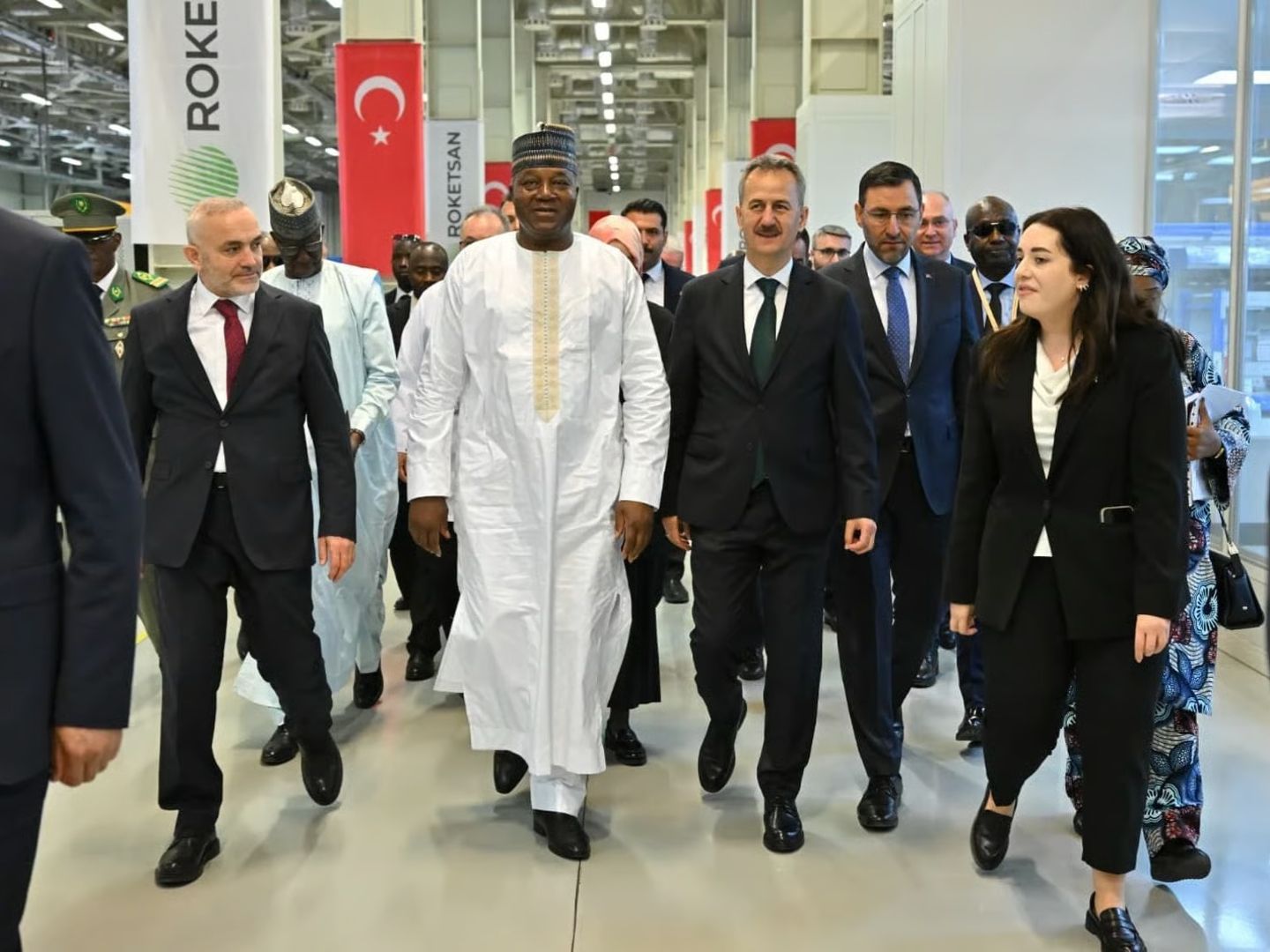Nijer Cumhuriyeti Cumhurbaşkanı Abdurrahman Tchiani, ROKETSAN tesislerini ziyaret etti