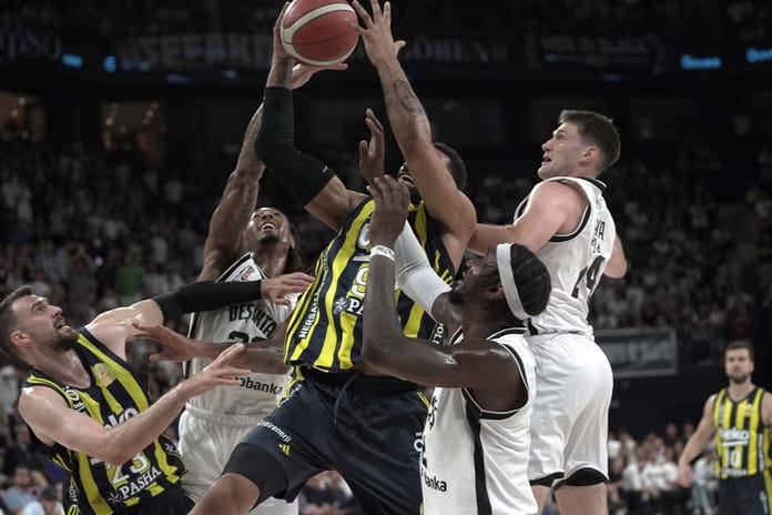 Fenerbahçe, Basketbol Süper Ligi finalinde Beşiktaş karşısında seriyi 3-1'e getirdi: Kapalı gişe oynanan maçta gerginlik