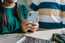 Belçika'da okullarda telefon kullanmak yasaklanıyor