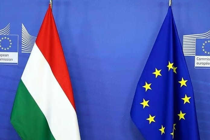 Szijjarto: "Leyen'in liderliği şeffaflığı zedeledi"