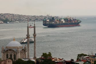 Türkiye Restricts Black Sea Transit