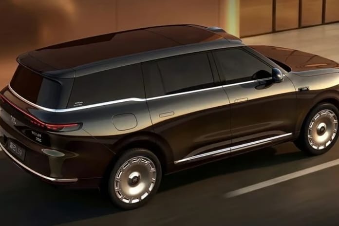 Çinli üreticiden devrim: Dört tekerleği bağımsız dönebilen ilk SUV tanıtıldı