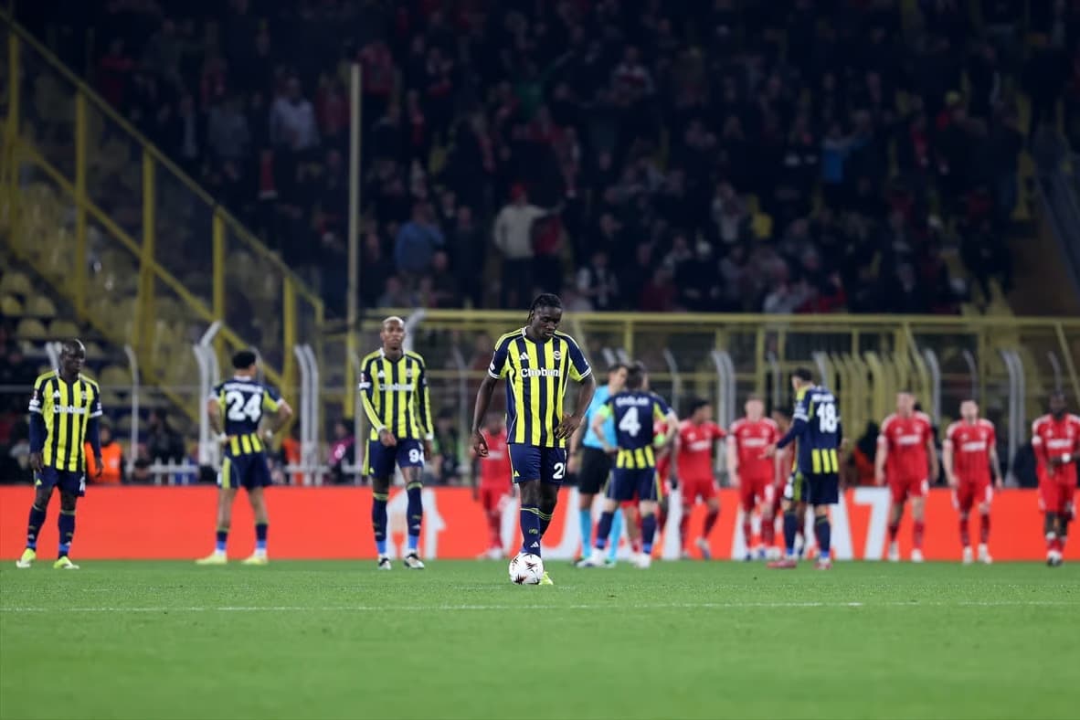 Tur şansı İngiltere’ye kaldı: Fenerbahçe Nottingham Forest'a mağlup oldu