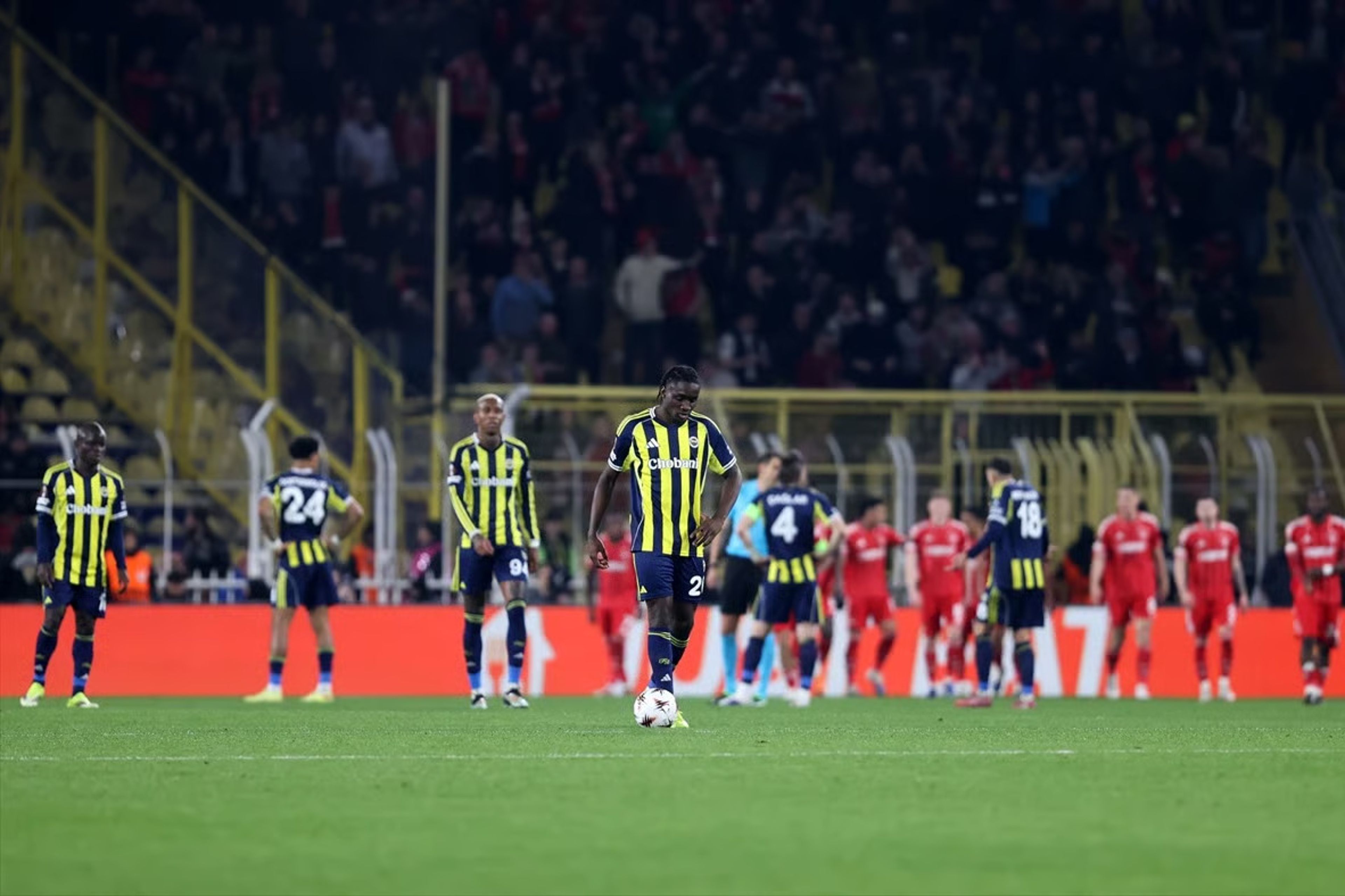 Tur şansı İngiltere’ye kaldı: Fenerbahçe Nottingham Forest'a mağlup oldu