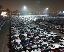 Haydarpaşa Limanı’nda gece yarısı dev araç sevkiyatı: 2026 model otomobiller sahayı doldurdu