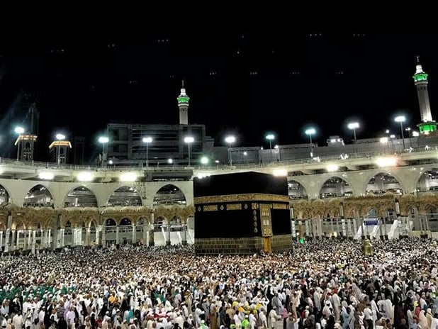 Hac vizesi olmayan yabancılar Mekke'ye giremeyecek