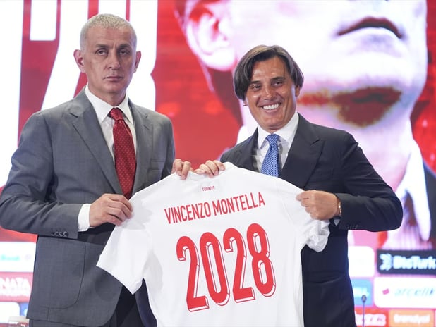 A Milli Futbol Takımı'nda Vincenzo Montella dönemi resmen uzadı: İtalyan hocaya Türk vatandaşlığı yolu açılıyor, hedef 2026 Dünya Kupası
