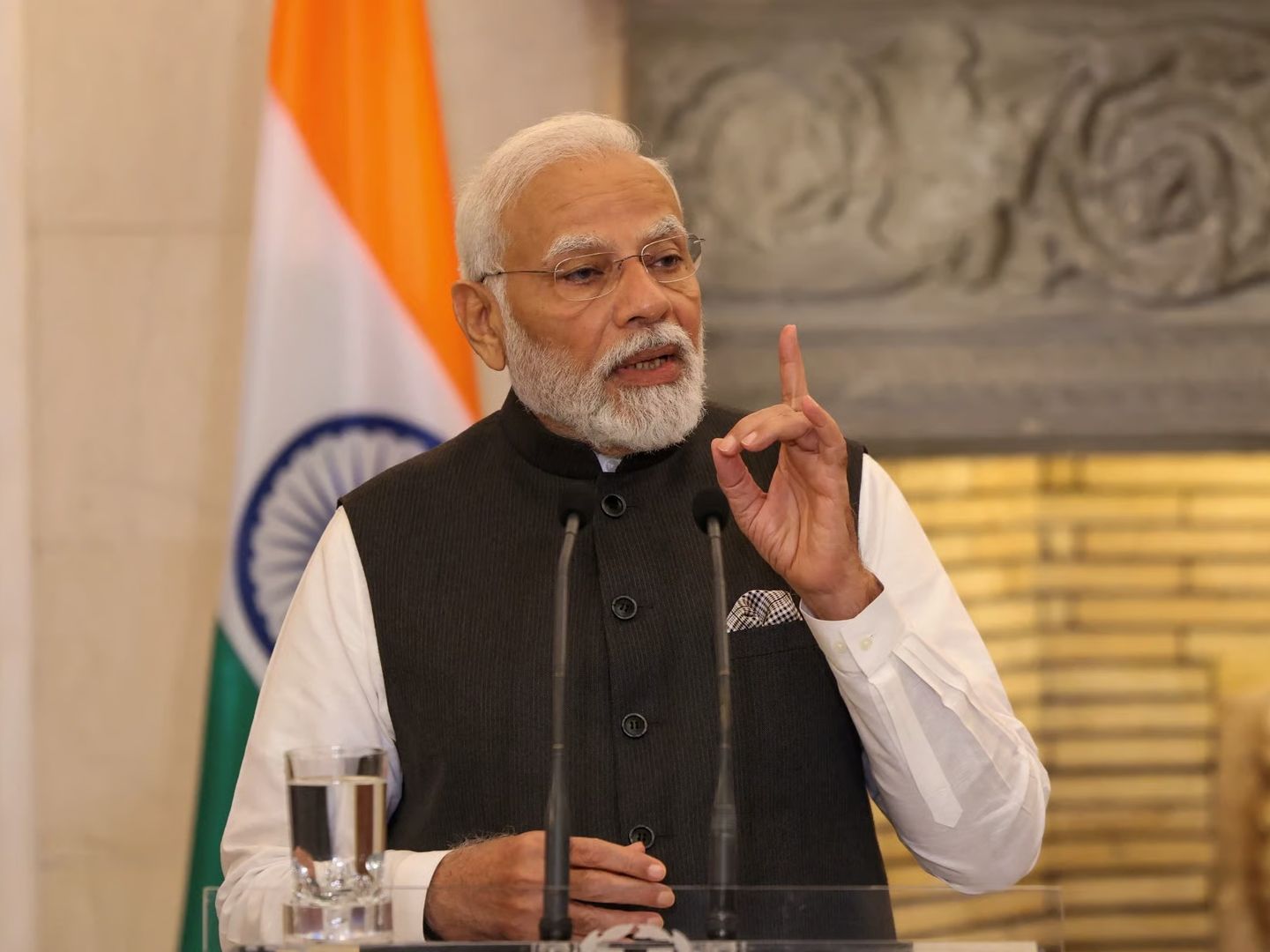 Modi'den tasarruf çağrısı: Evden çalışın