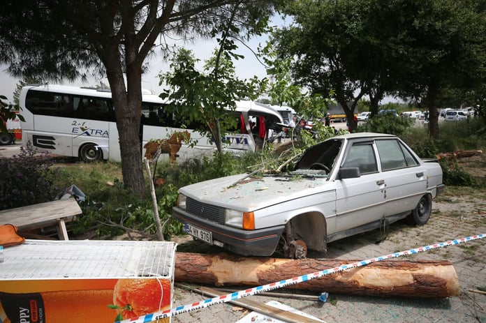 Çanakkale-Ezine karayolunda zincirleme kaza meydana geldi