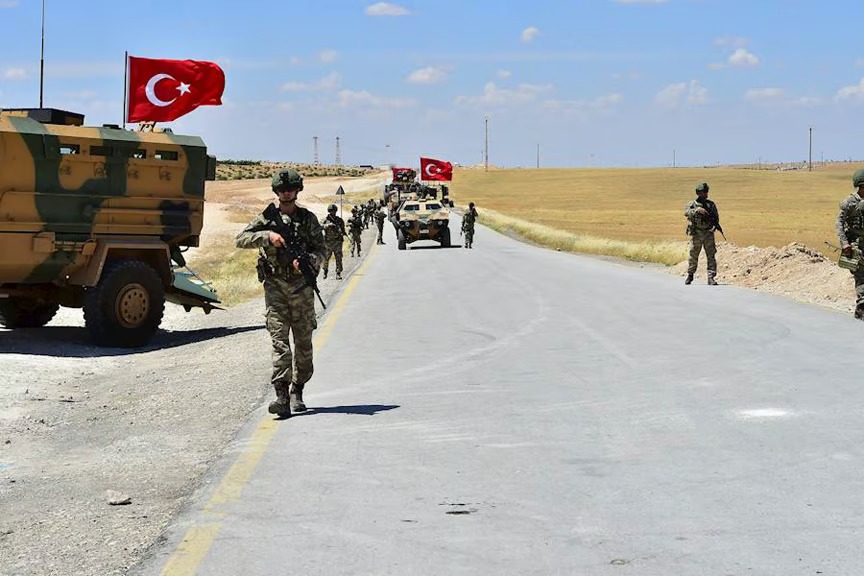 Türk askerinin görev süresi uzatıldı