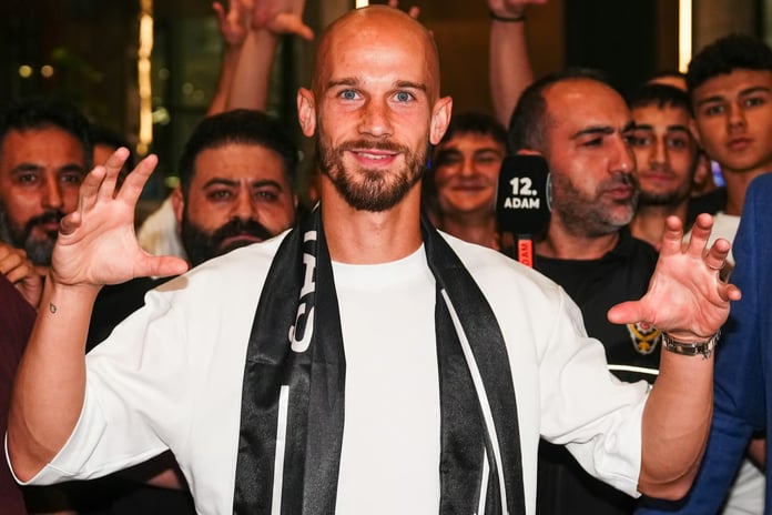 Beşiktaş'ın yeni kanadı İstanbul'da: Siyah beyazlılar Cerny'yi karşıladı