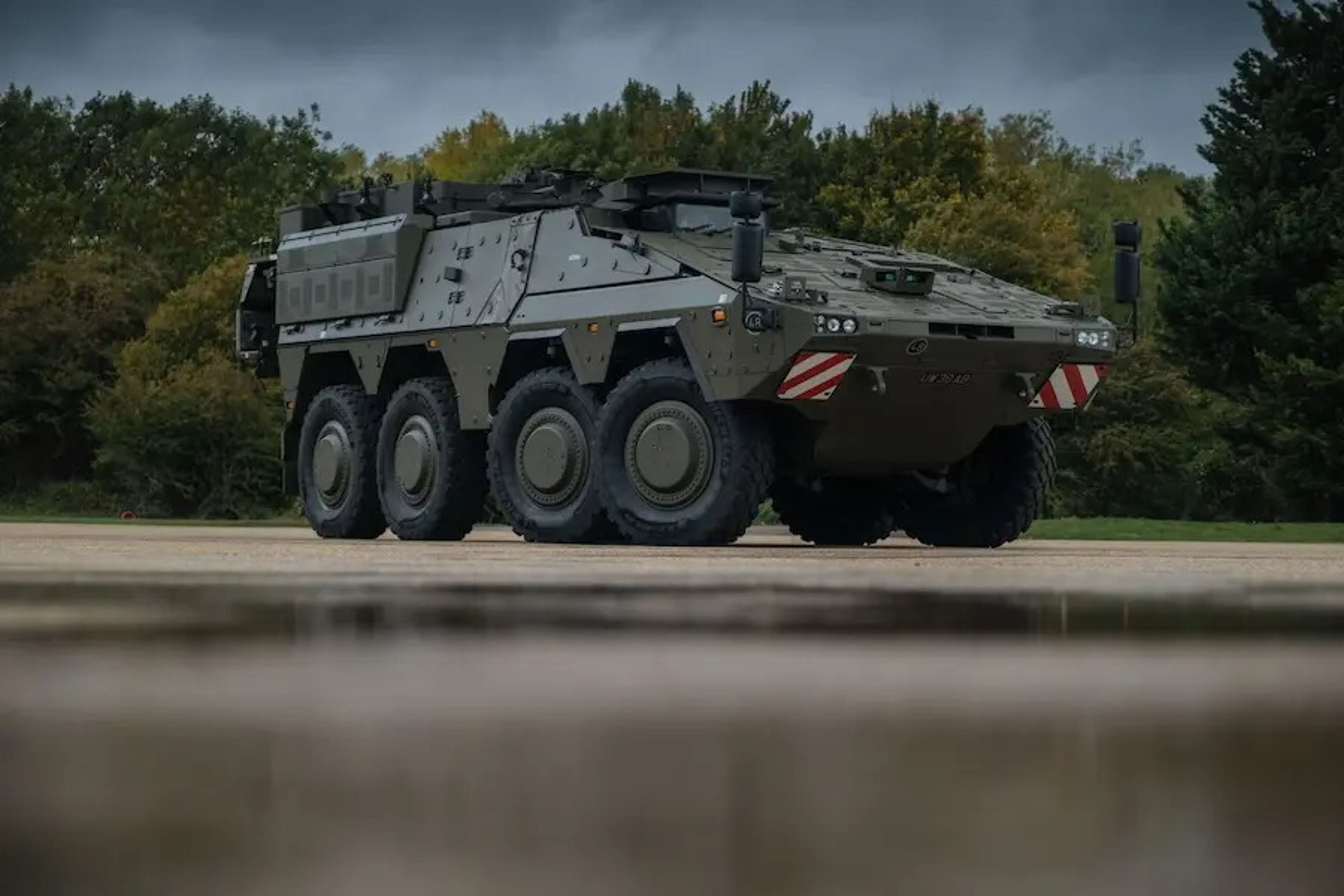 Birleşik Krallık, 100'üncü Boxer zırhlı aracını teslim aldı