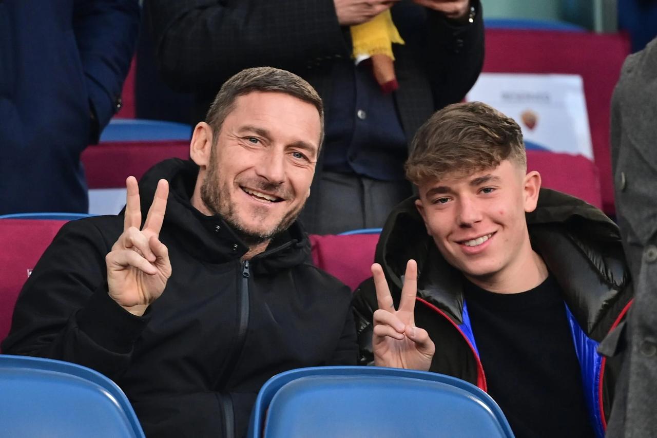 Soyadı baskısıyla 19 yaşında futbolu bırakan Cristian Totti, antrenör oluyor