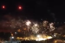 Diyarbakırspor'un kuruluş yıl dönümü kutlamalarında atılan işaret fişeği yangına neden oldu