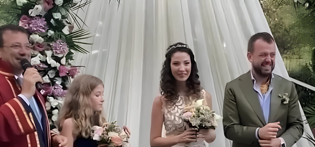 Emrah Bağdatlı'nın nikah töreninde Ekrem İmamoğlu nikah memuru olmuştu. 