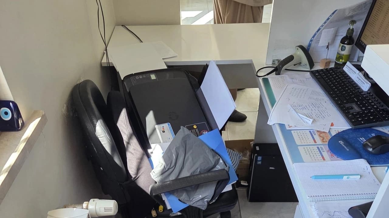 Aile Sağlığı Merkezi'nde fazla beklediğini iddia edip etrafı dağıttı
