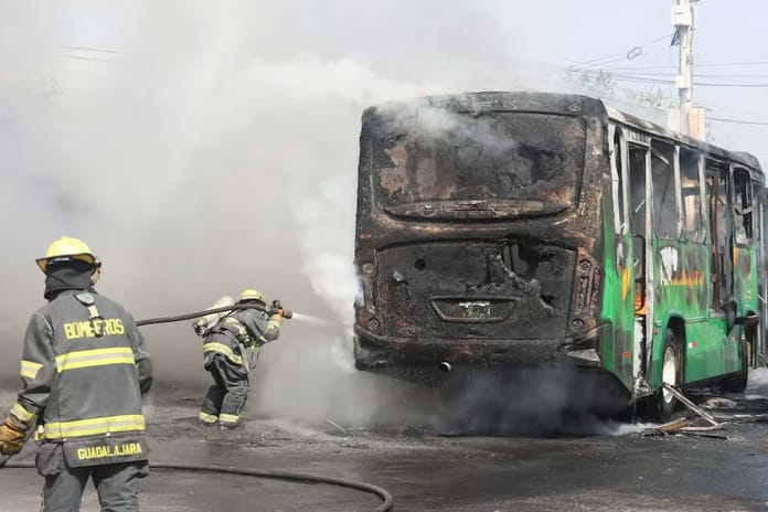 Meksika karıştı: Karteller ile güvenlik güçleri çatışıyor