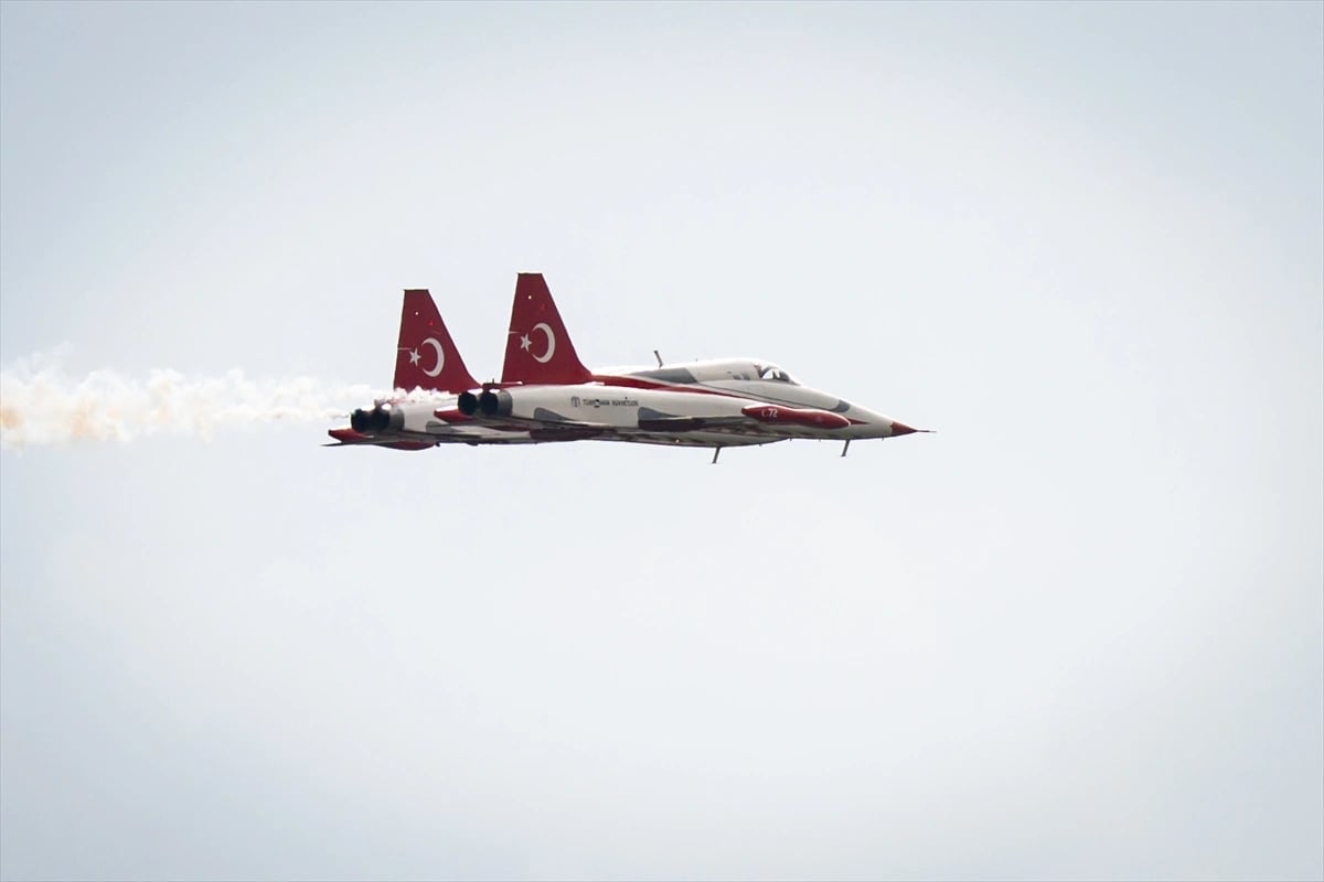 Türk Yıldızları Ankara semalarında parladı